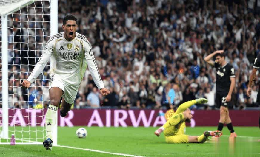 中超赛场争议判罚：VAR引发讨论,